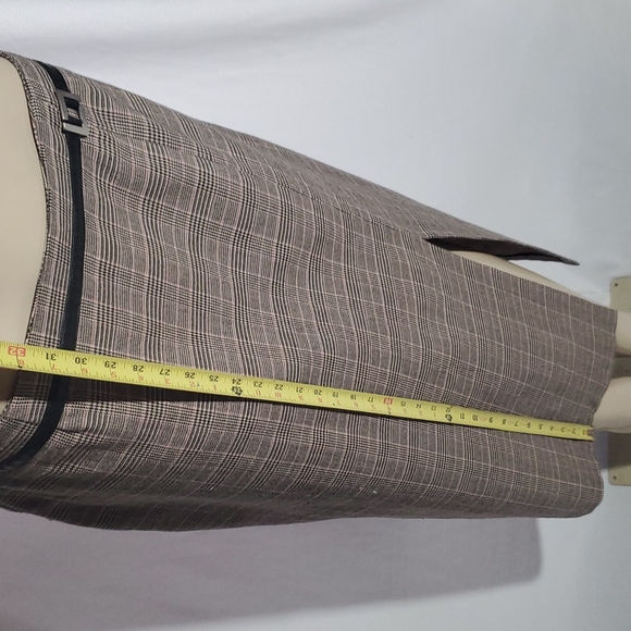 Midi skirt with front side split. Size 12 - Picture 12 of 13